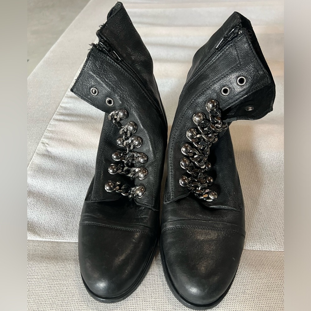 Le Chateau Italian Leather ankle combats boots size 38